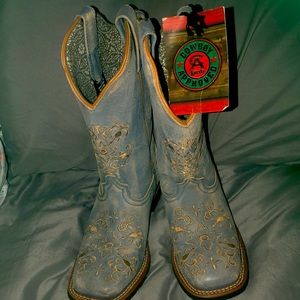 COPY - These beautiful Laredo boots are so pretty!